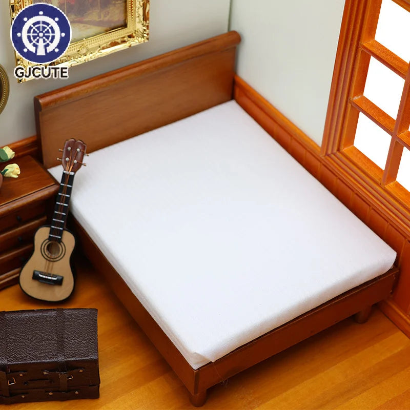 lit miniature classique bois marron clair matelas tête lit tissu uni blanc chambre poupée