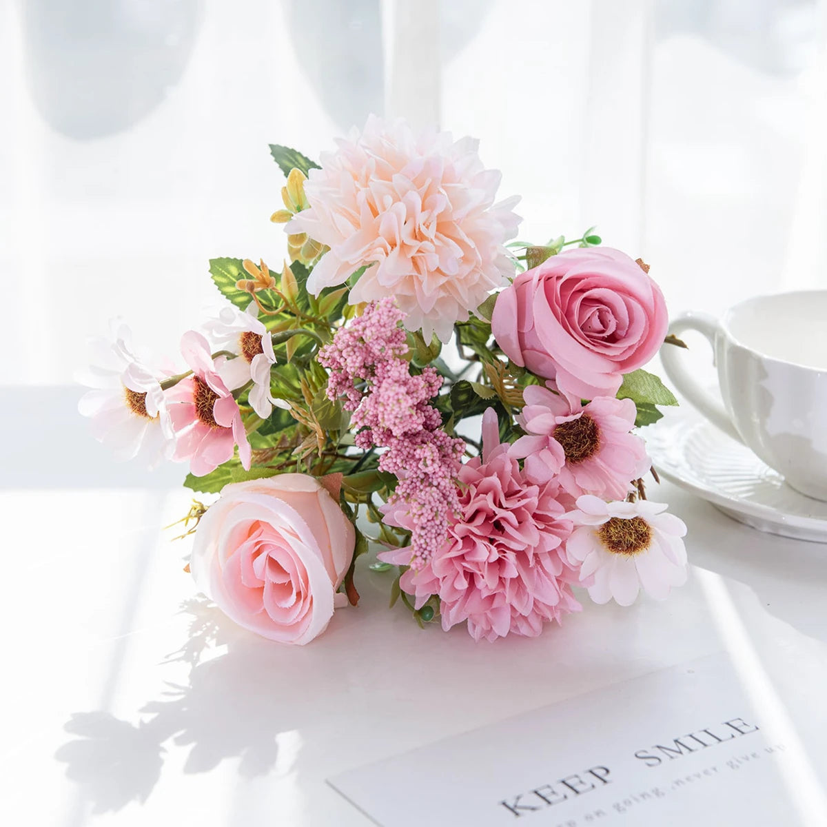 bouquet fleurs artificielles roses classiques intérieur mariage anniversaire décoration vase blanc