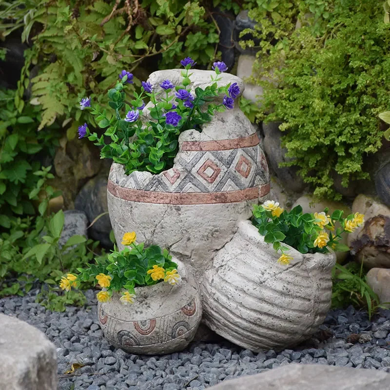 pots fleurs vintage gris motifs géométriques rustiques plantes artificielles cour jardin decoration