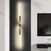 lampe murale led minimaliste moderne noir or blanc fixée murétalement lisse lignes verticales éclairage