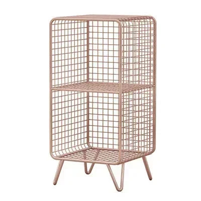 étagère moderne or gris métal maille trois niveaux livres plantes horloge lampe panier