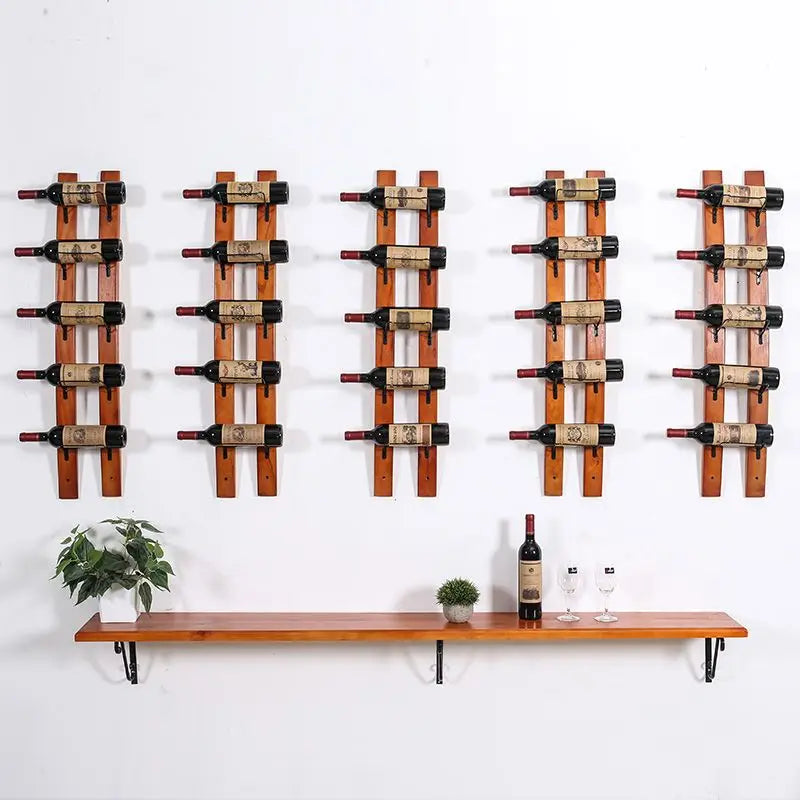 présentoir vin mural bois marron étagère murale bouteilles verres plantes rustique