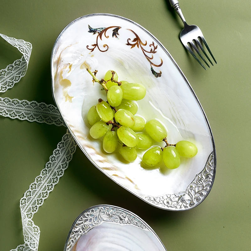 assiette ovale motifs floraux ornementations multicolores classique élégant fruits décoratif blanc table manger