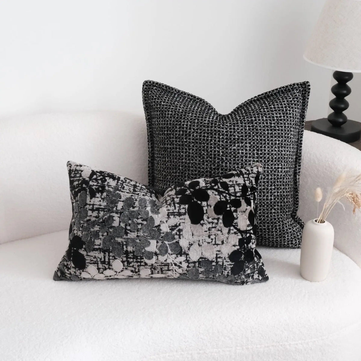 housse coussin carré motif floral contemporain polyester coton noir gris décoration maison voiture 45x45cm