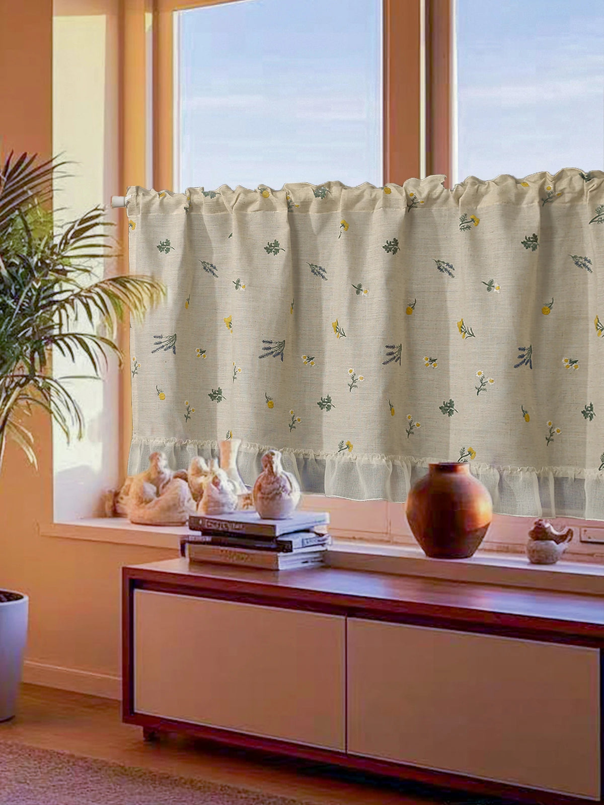 rideau fenêtre court brodé motifs floraux tissu texturé franges semi transparent rustique cuisine chambre