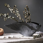 cache plat noir rayures fines moderne opacite vase table deco maison erotique echangisme erotique