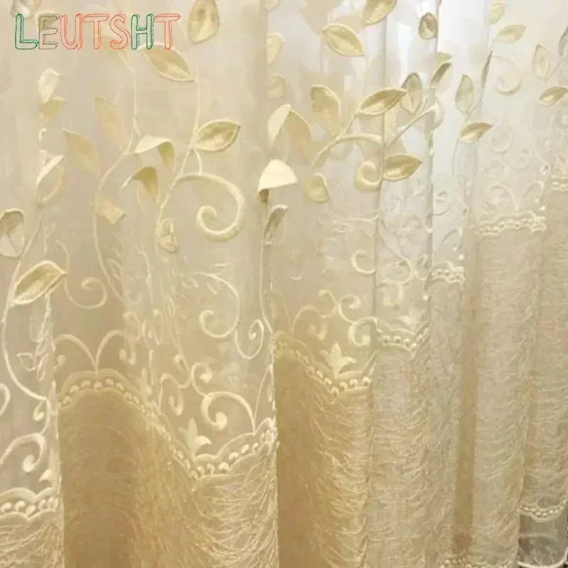 rideau brodé feuilles dorées fond beige transparent classique