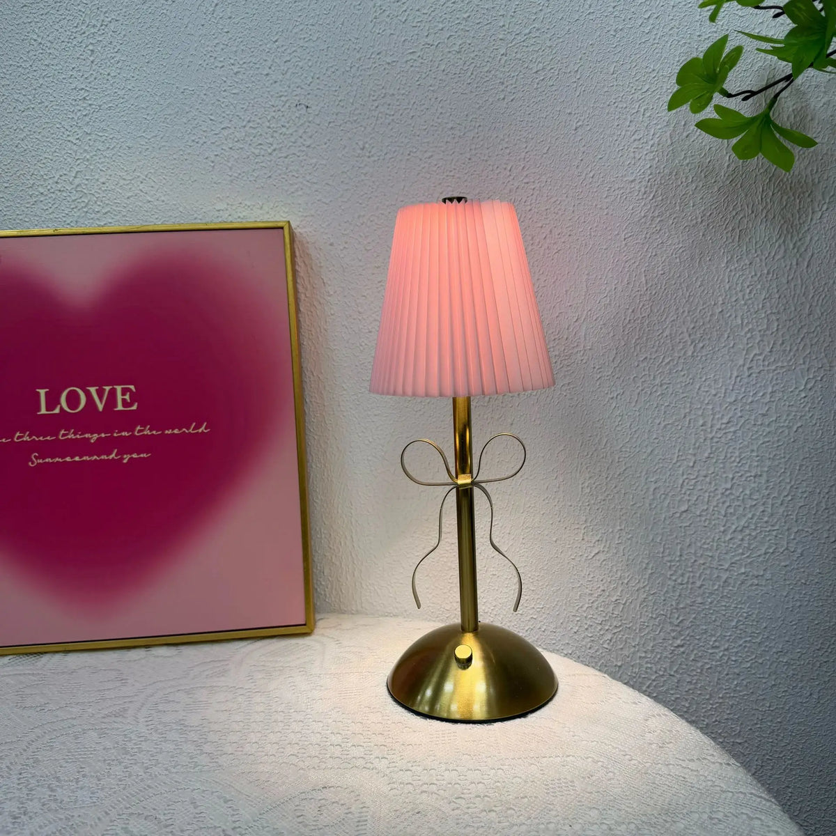 veilleuse rechargeable led moderne plissée abatjour or blanccrème rose chambre