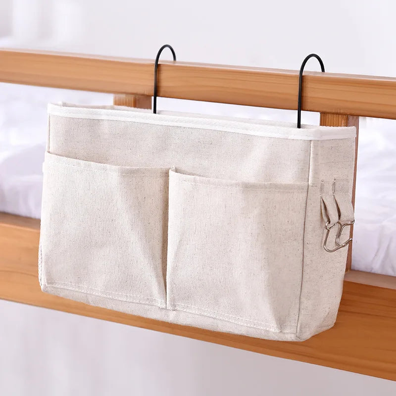 organisateur suspendu rangement poches compartiments tissu texturé filet transparents minimaliste bébé chambre lit