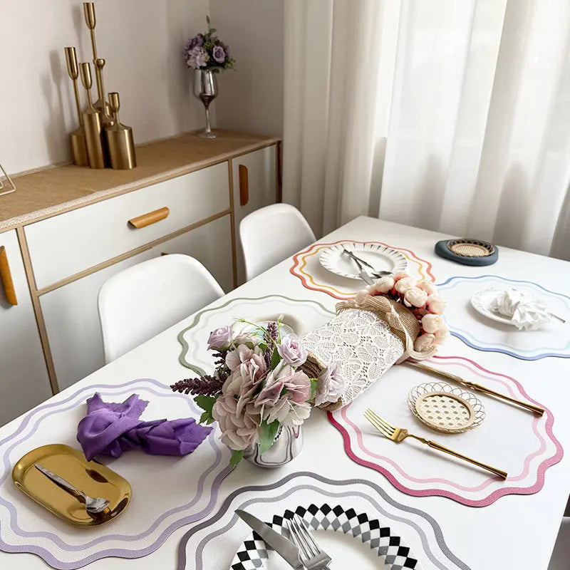 serviettes table multicolores moderne rayures ondulées respectueuses l'environnement rouges blanches bleues vertes jaunes