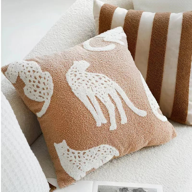 housse coussin brodé chevaux stylisés moderne marron noir blanc 45x45cm polyester adhésif chambre maison