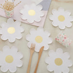 assiettes jetables fleurées anniversaire moderne enfantin blanc rose vert violet