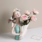 statue décorative moderne résine beige rose vert gris texture mat détails sculptés bouquet artificiellements