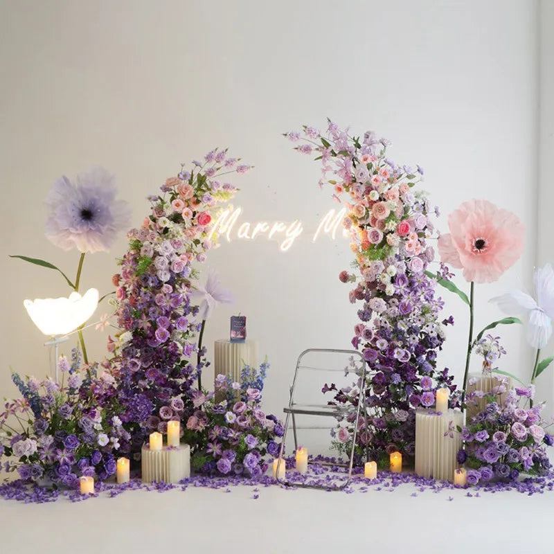 arches décoratives florales artificielles violettes roses romantiques mariageintérieur bouquets fleurs variées texturées