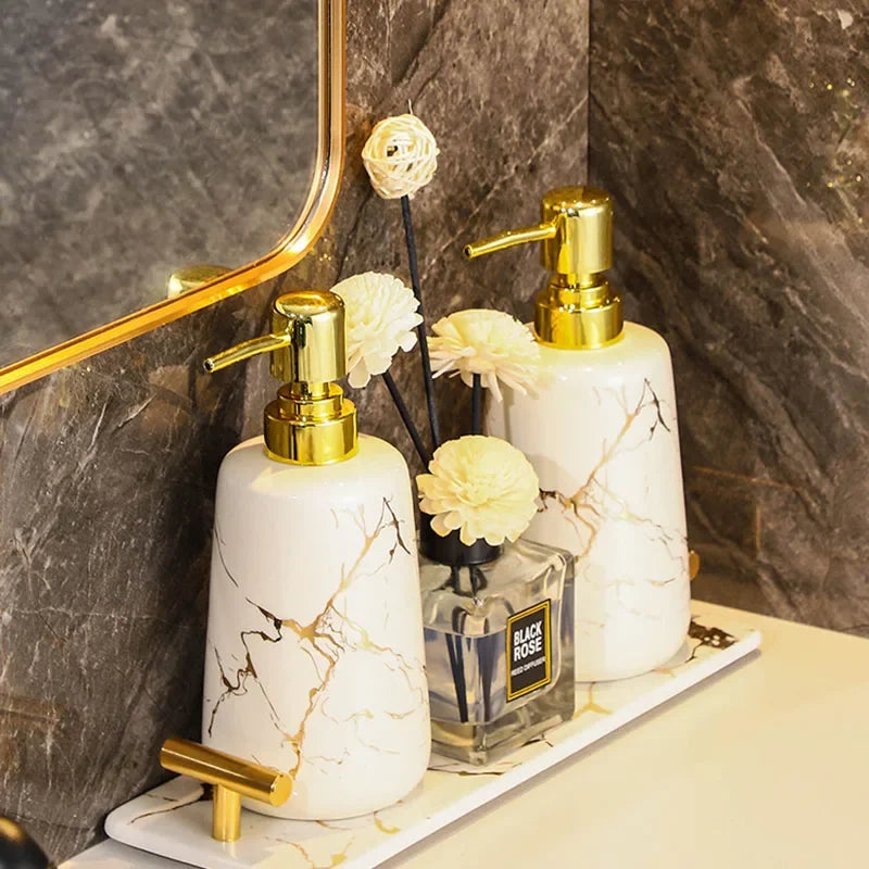 ensemble porte brosse dents porte savon marbre moderne or noir élégant bouteille parfum fleurs
