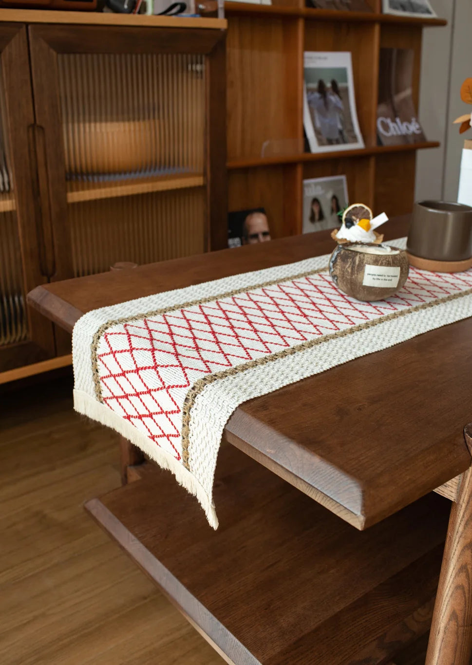 serviette table géométrique blanc rouge beige moderne ethnique