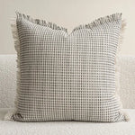 coussins décoratifs modernes motif géométrique beige gris noir rouge polyester