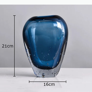 vase moderne transparent bleu foncé bulles fleurs artificielles feuilles bougie minimaliste