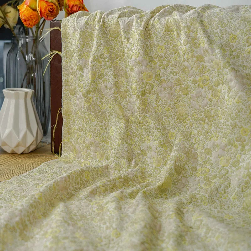tissu polyester fleuri blanc jaune clair classique brodé largeur 160cm respirant occasionnels