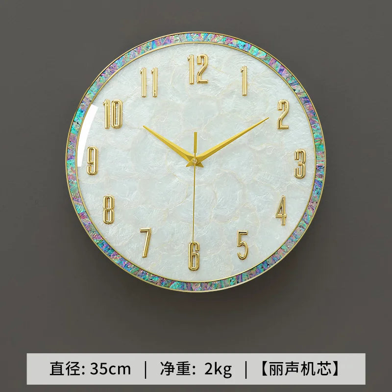horloge murale moderne nacrée motifs veinés blanc doré irisation verte rose bleue