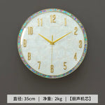 horloge murale moderne nacrée motifs veinés blanc doré irisation verte rose bleue