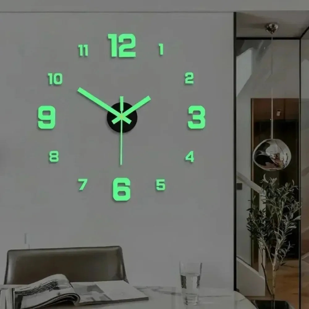 horloge murale moderne minimaliste vert lumineux noir doré numéros relief fond obscur quartz aiguille