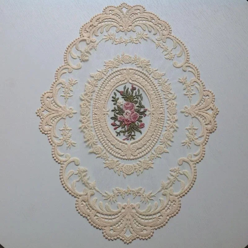 serviette table beige broderie florale dentelle classique vintage tissu rond decoration