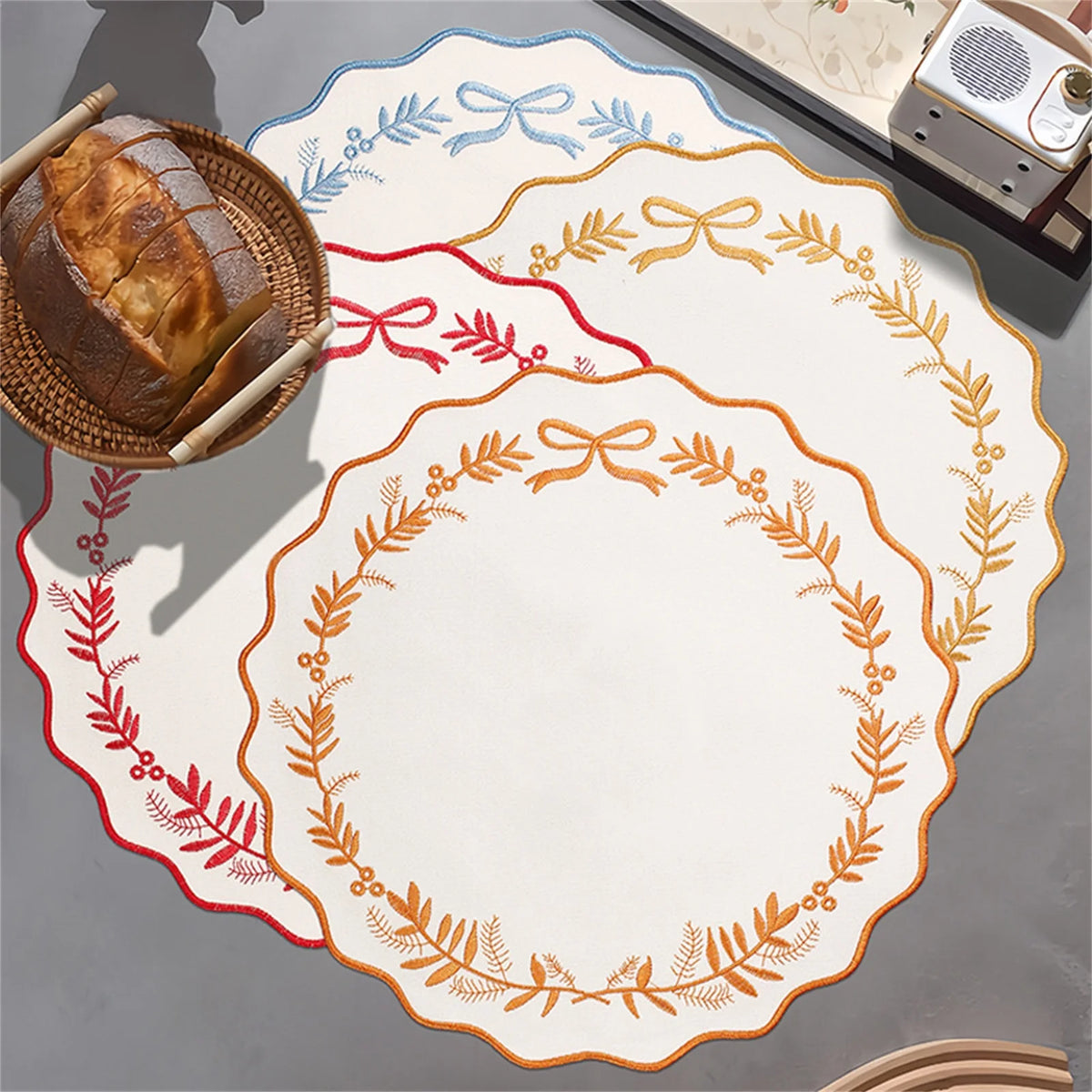 serviette table classique guirlande feuilles ruban blanc bleu orange rouge violet doré respectueux environnement
