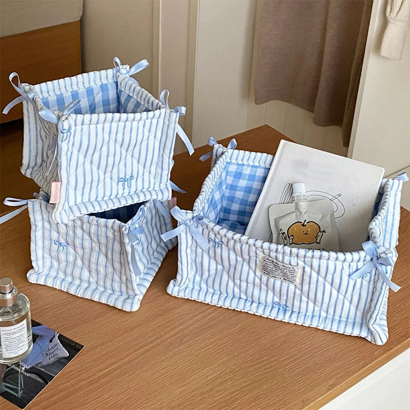 panier rangement tissu bleu clair rayures horizontales classique réutilisable rangement cosmétiques décoration