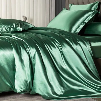 Parure de lit satin luxe 4 pièces sur un lit double