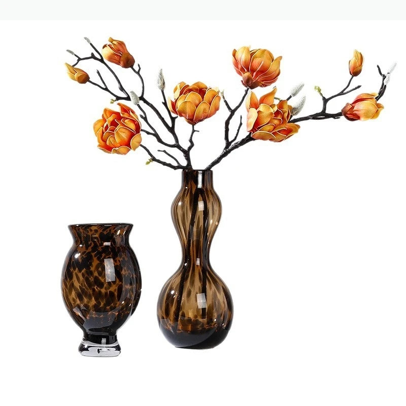 vases modernes translucides opaques motifs tourbillonnaires branches fleurs artificielles marron orange beige