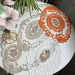serviettes table brodées florales dentelle vintage blanc beige orange 30x43cm