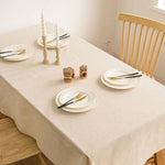 nappe réutilisable polyester texture lin beige table fête scandinave minimaliste rustique assiettes chaises