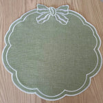 serviette table bleu clair vert rouge classique brodée toile lin bordure ondulée respectueux environnement