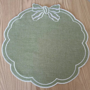 serviette table bleu clair vert rouge classique brodée toile lin bordure ondulée respectueux environnement