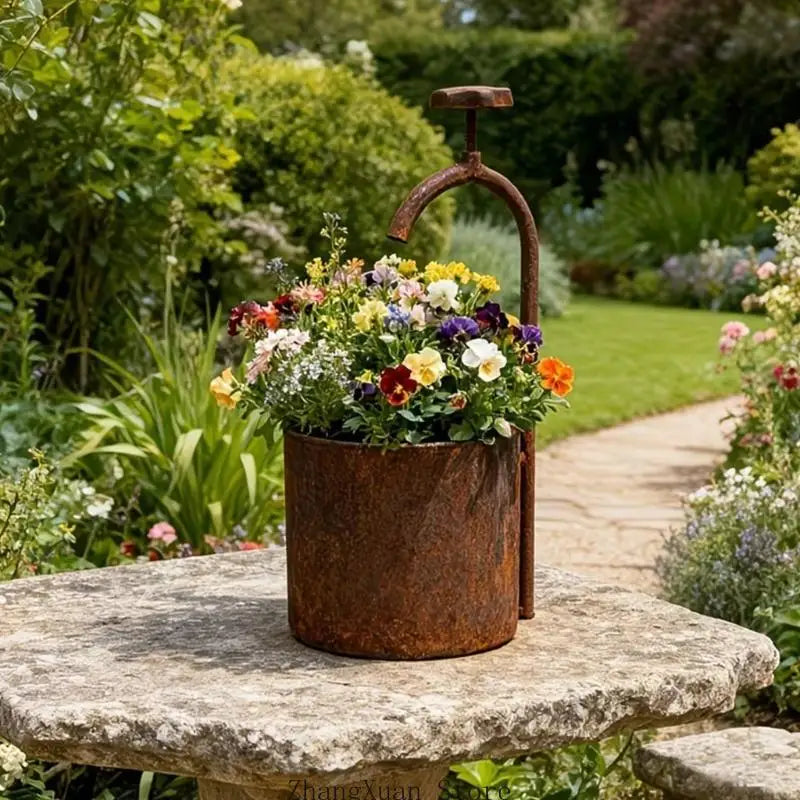 pot fleurs vintage rustique fleurs artificielles texture métallique vieillie poignée croissant