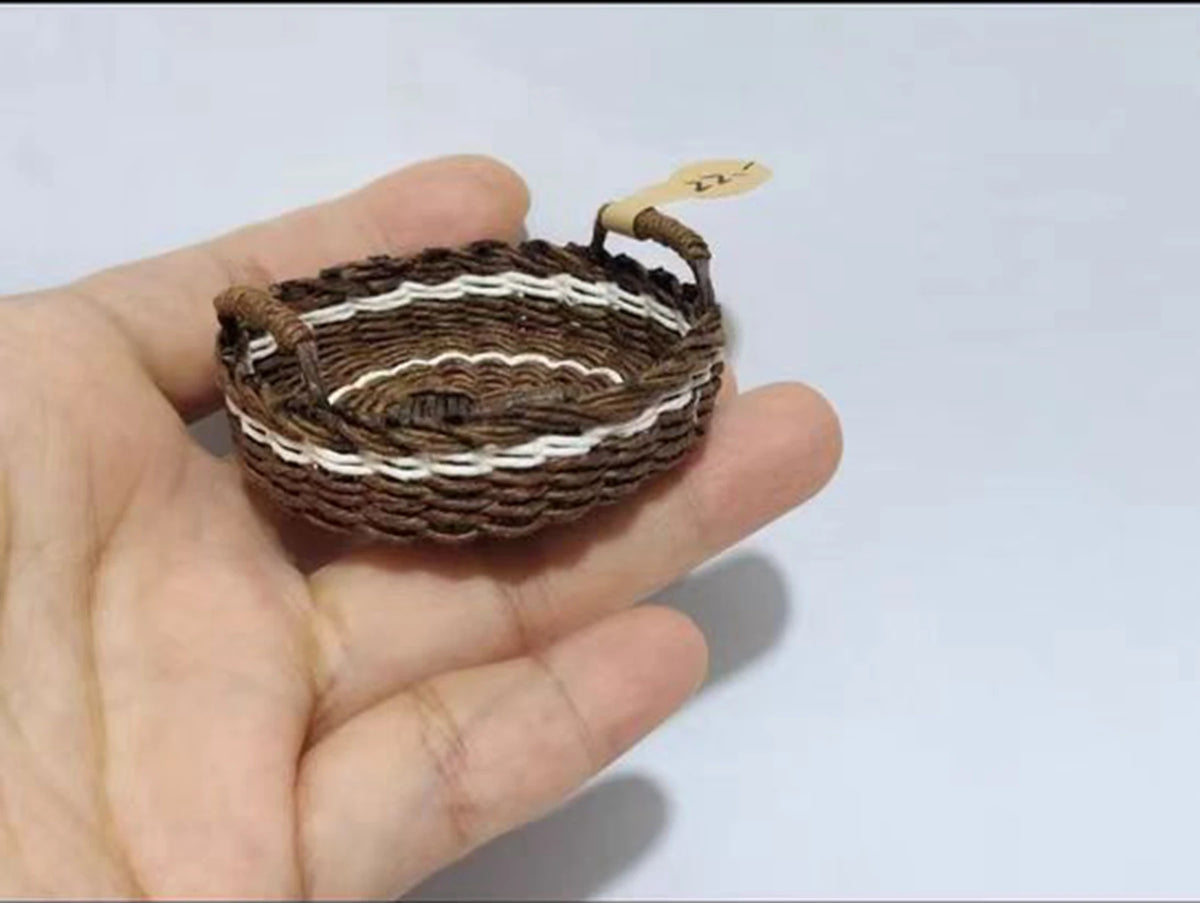 miniature panier osier rustique accessoires maison poupée décoration rangement paille naturel artisanal