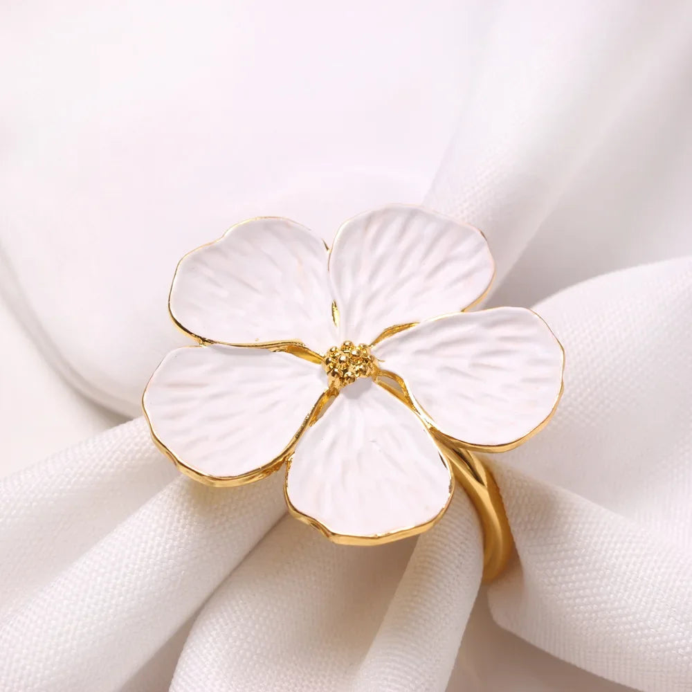 anneaux serviette fleur stylisée doré argenté blanc rose élégants moderne opaquesôtel restaurant événement