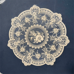 serviettes table blanches broderie florale dentelle fine classique élégantes rectangle 26x42 26x41 33x40 cm