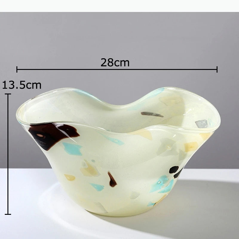 vases verre motifs abstraits blanc bleu marron foncé moderne décoration table arrangement fleurs