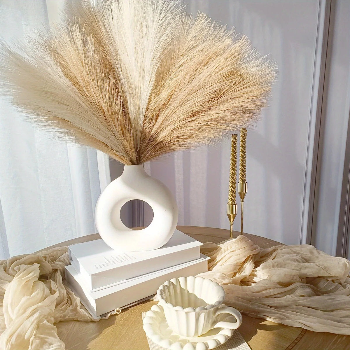plumes naturelles rustiques beige claires bricolage décoration extérieure vase blanc anniversaire exposant fleurs faux