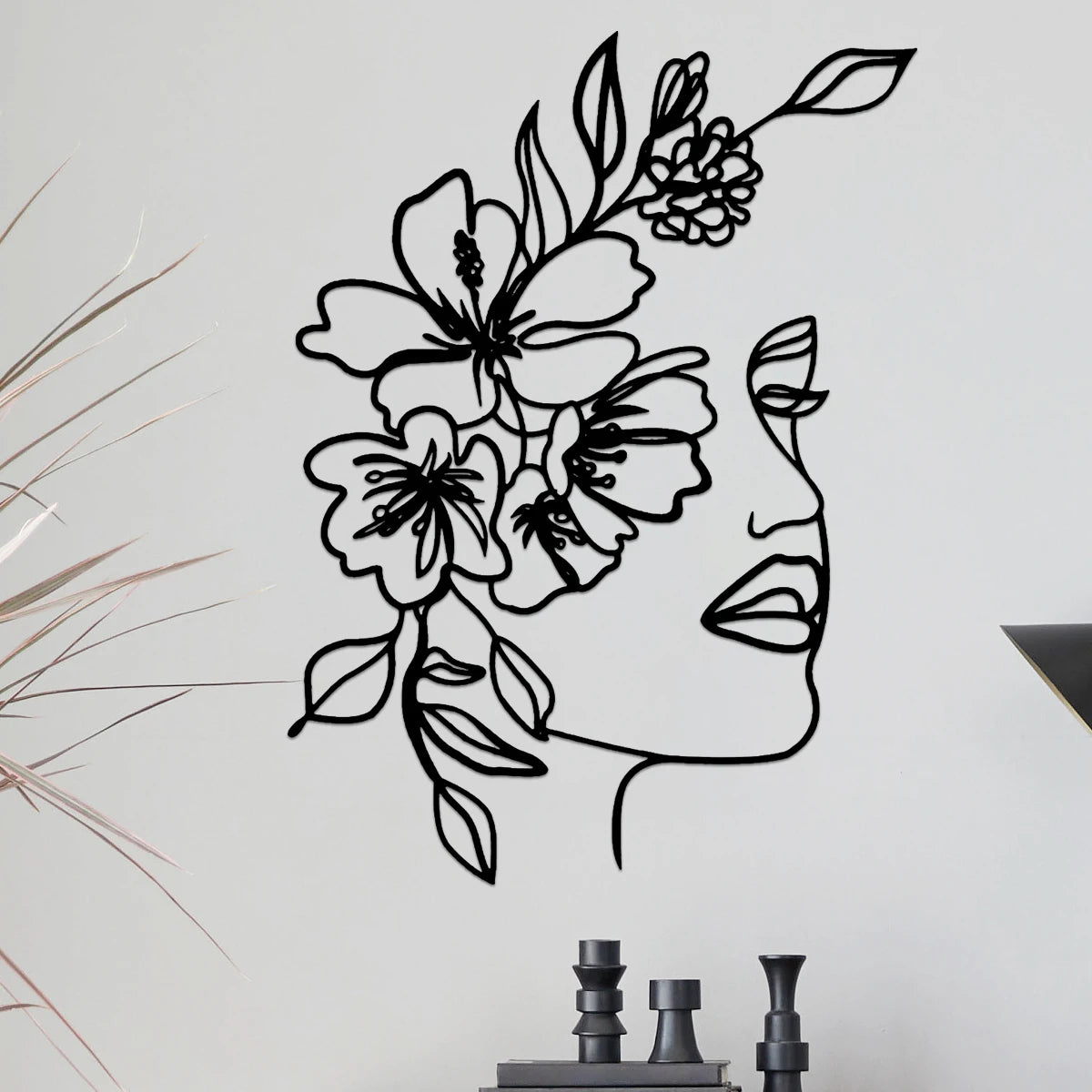 Décoration murale métal visage femme fleur noir