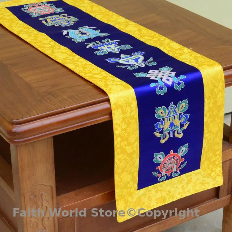 nappe decorative tibetaine symbols fleurs brodees tissu satin couleur jaune rouge bleu traditionnelle asiatique