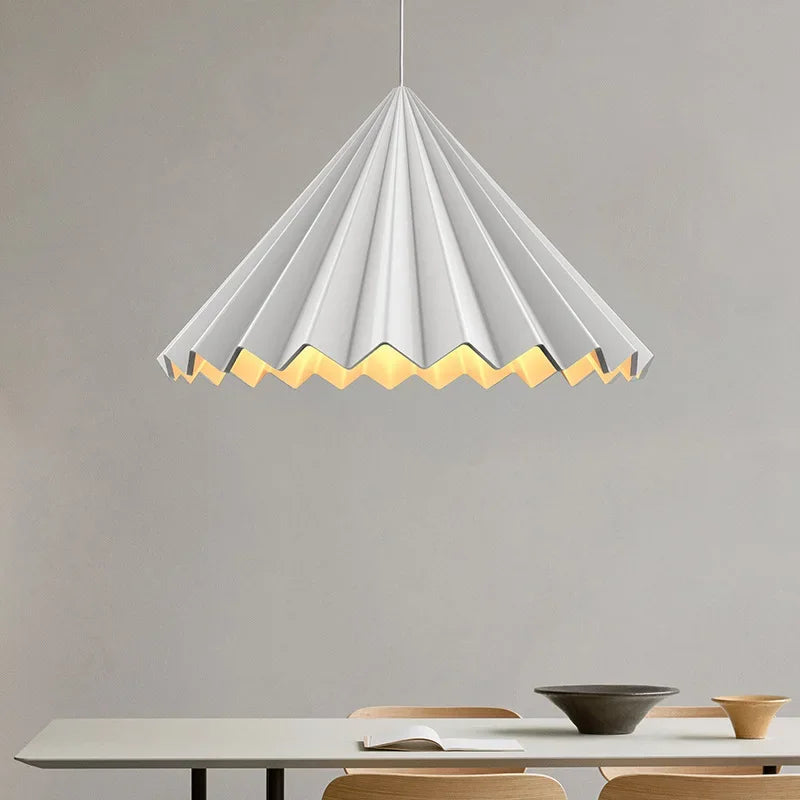 suspension plissée résine noir blanc moderne minimaliste éclairage salon étude chambre
