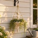statue danseuse suspendue beige clair robe volants chaînes dorées intérieur romantique classique plante cache