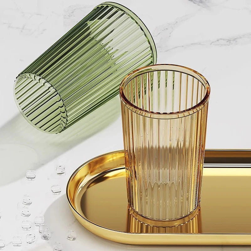 verres dents moderne élégants vert olive doré gris fumé rayures verticales transparents accesoires salle