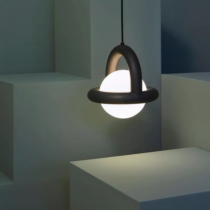 suspension lumineuse moderne pendentif acrylique noir blanc orange bleu rouge anneau métal lampe LEDflux60