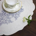 placemat silicone fleurs bleues blanc bordure embossée classique élégant imperméable cuisine table manger