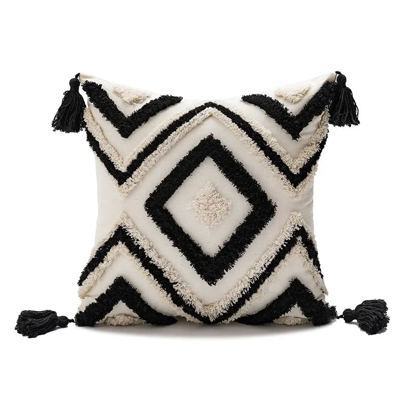 coussin décoratif boho chic blanc bleu marron beige doré motifs géométriques pompons coton
