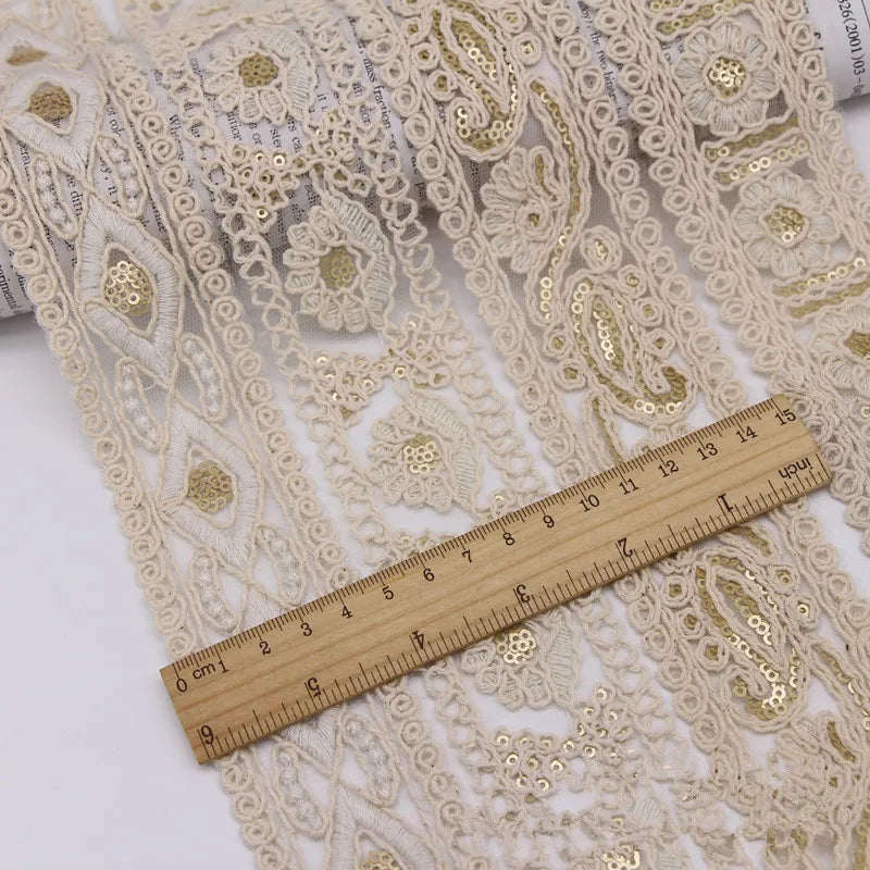 ruban dentelle ornements floraux sequins dorés beige clair classique élégant 4.5cm polyester